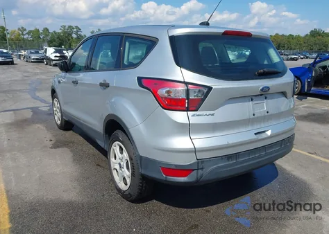 2018 Ford Escape S z USA, uszkodzony, nr VIN 1FMCU0F76JUC62827